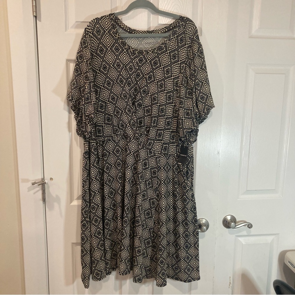 Torrid Super Soft flowy jersey knit geometric patterned midi dress size 5X NWT